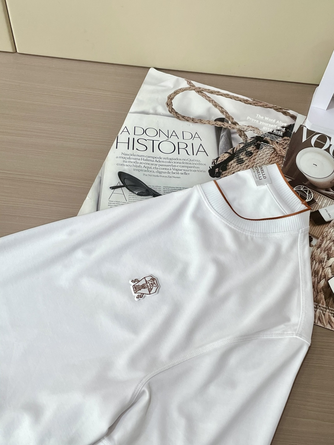 
BC 2025春夏新品 尽显奢华质感与卓越品质。它采用纯客供顶级面料——兰精天丝（70%天丝，30%棉