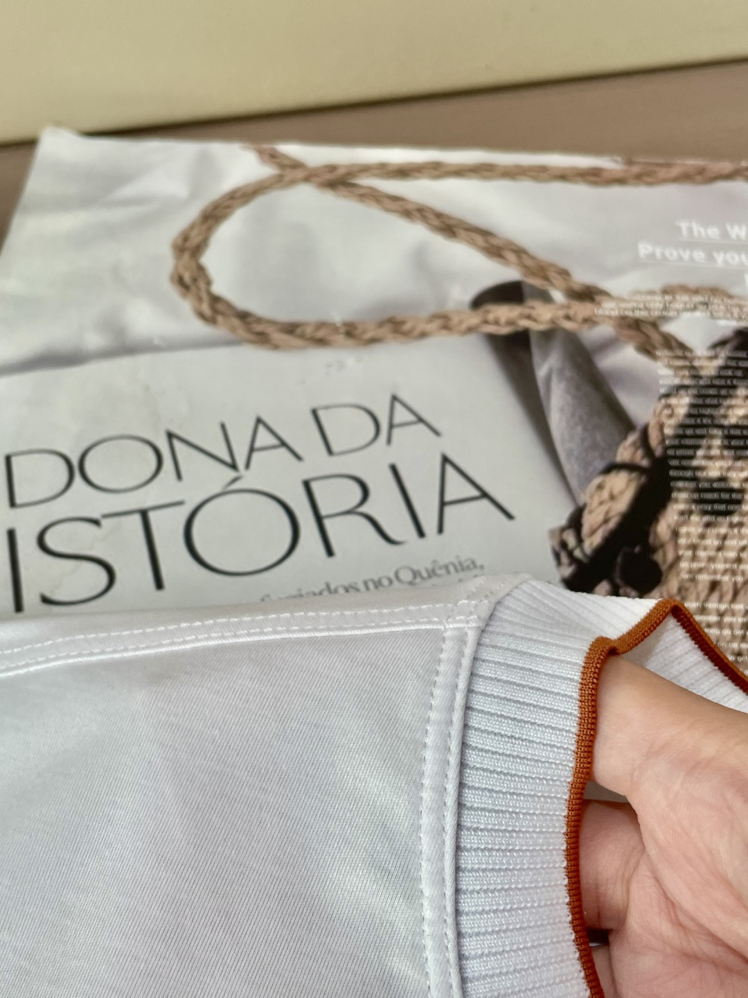 
BC 2025春夏新品 尽显奢华质感与卓越品质。它采用纯客供顶级面料——兰精天丝（70%天丝，30%棉