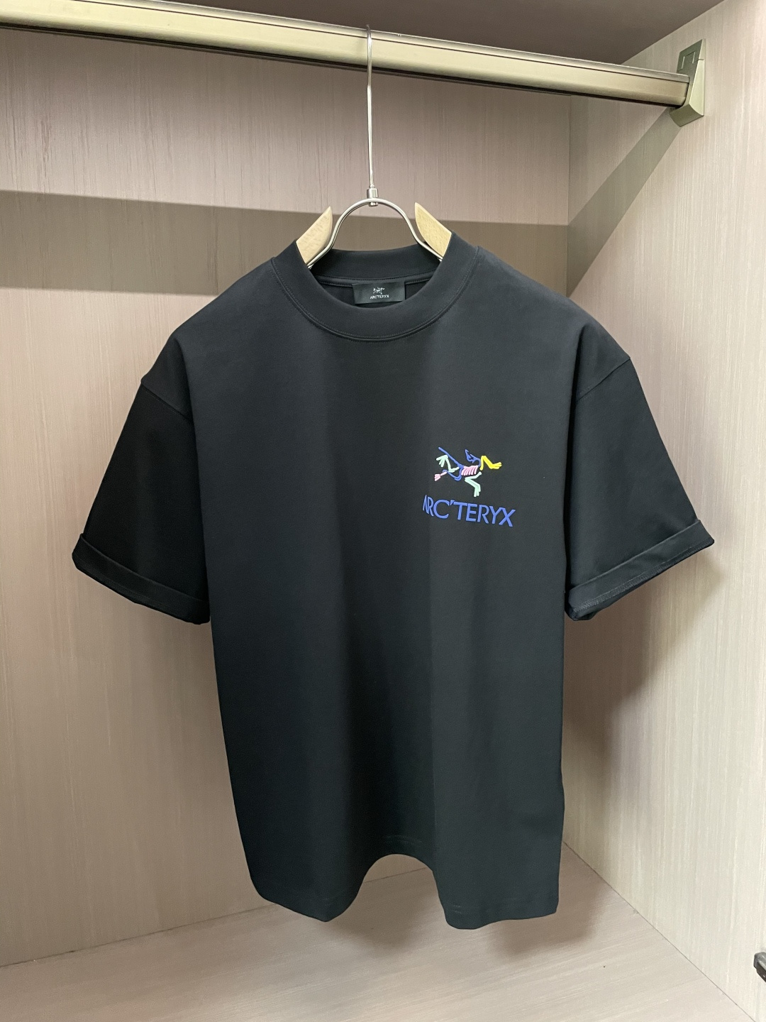 始祖鸟2026春夏款/官网同步面料采用重磅纯棉精梳棉面料，OS宽松版型，上身版型超正！日常百搭，衣橱必备