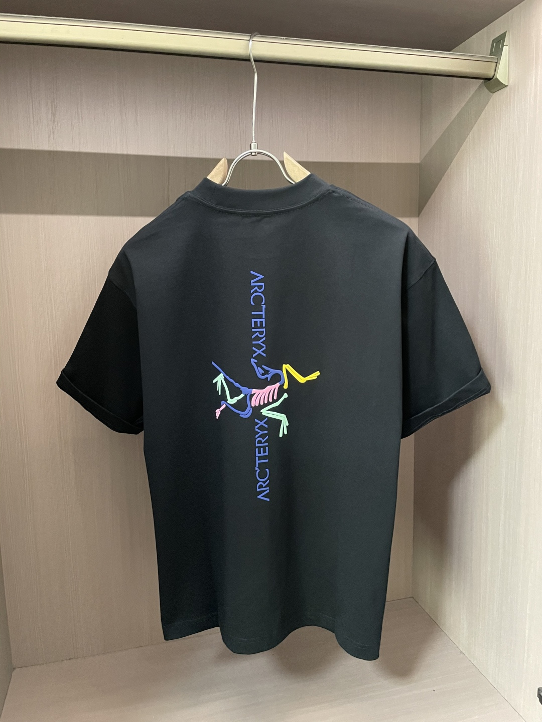 始祖鸟2026春夏款/官网同步面料采用重磅纯棉精梳棉面料，OS宽松版型，上身版型超正！日常百搭，衣橱必备