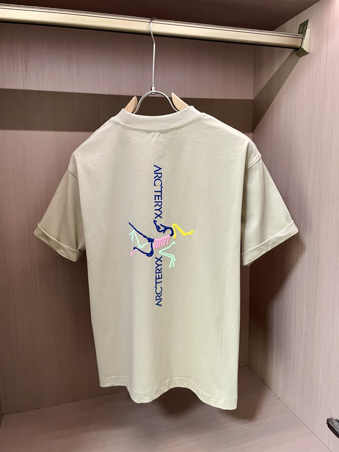 始祖鸟2026春夏款/官网同步面料采用重磅纯棉精梳棉面料，OS宽松版型，上身版型超正！日常百搭，衣橱必备