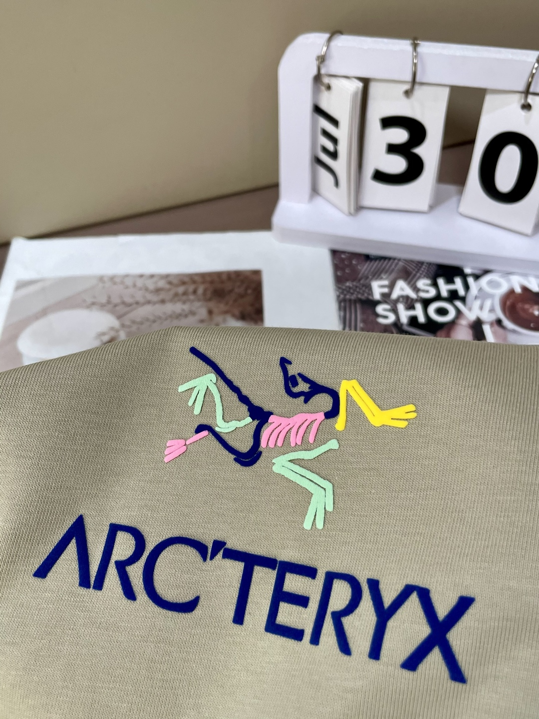 始祖鸟2026春夏款/官网同步面料采用重磅纯棉精梳棉面料，OS宽松版型，上身版型超正！日常百搭，衣橱必备