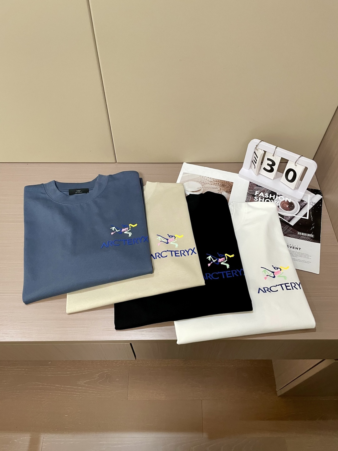 始祖鸟2026春夏款/官网同步面料采用重磅纯棉精梳棉面料，OS宽松版型，上身版型超正！日常百搭，衣橱必备