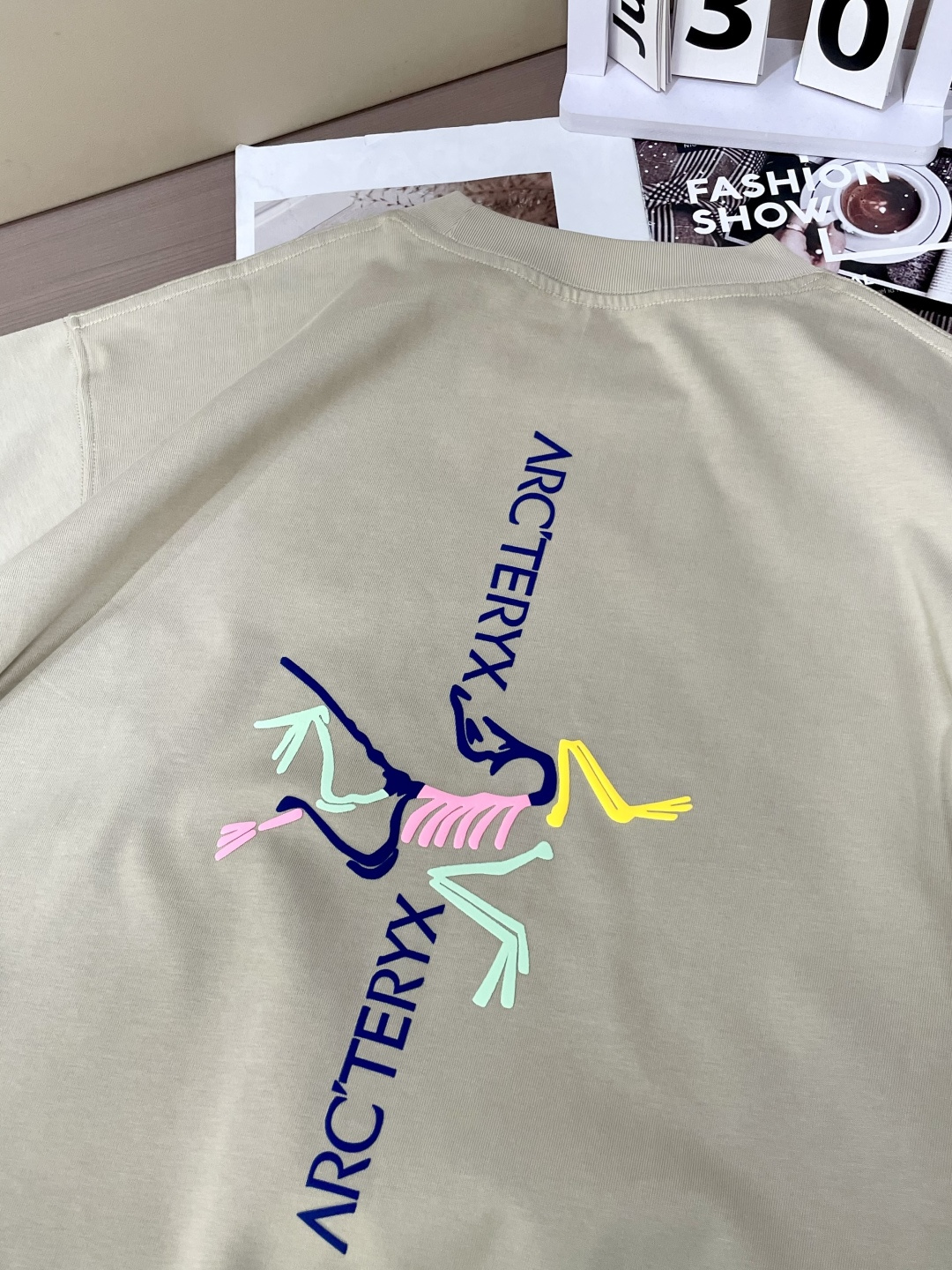 始祖鸟2026春夏款/官网同步面料采用重磅纯棉精梳棉面料，OS宽松版型，上身版型超正！日常百搭，衣橱必备