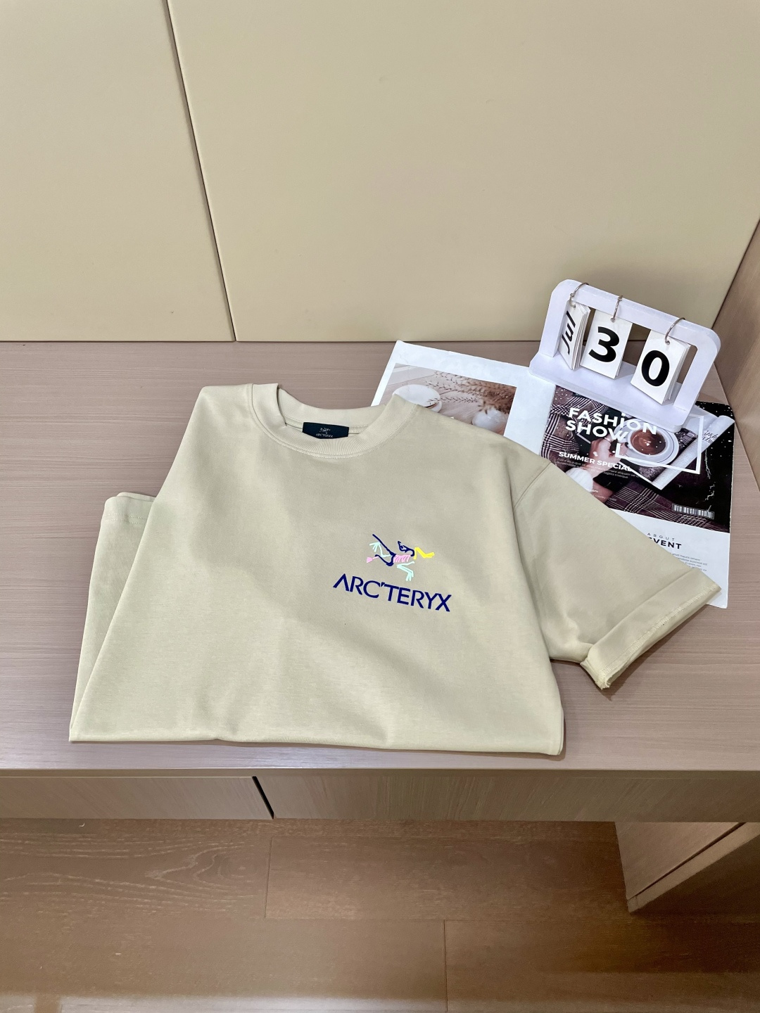 始祖鸟2026春夏款/官网同步面料采用重磅纯棉精梳棉面料，OS宽松版型，上身版型超正！日常百搭，衣橱必备