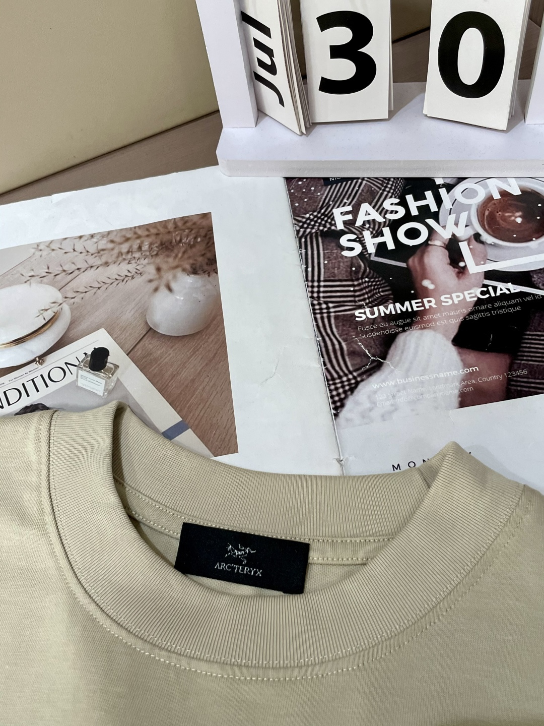 始祖鸟2026春夏款/官网同步面料采用重磅纯棉精梳棉面料，OS宽松版型，上身版型超正！日常百搭，衣橱必备