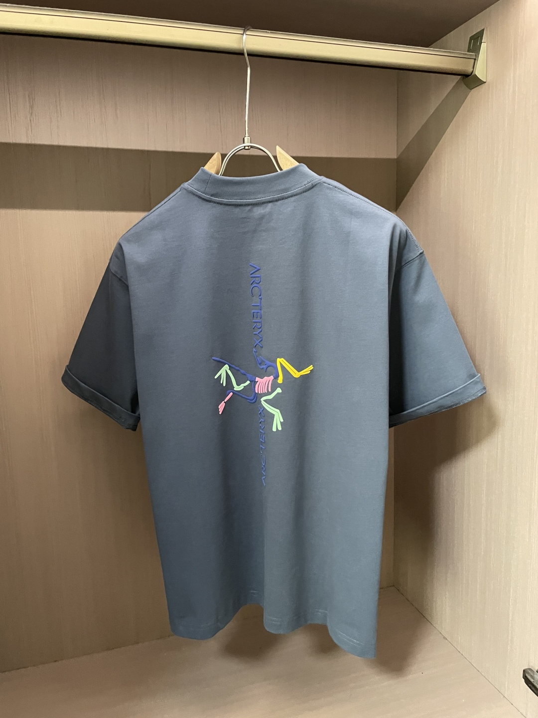 始祖鸟2026春夏款/官网同步面料采用重磅纯棉精梳棉面料，OS宽松版型，上身版型超正！日常百搭，衣橱必备