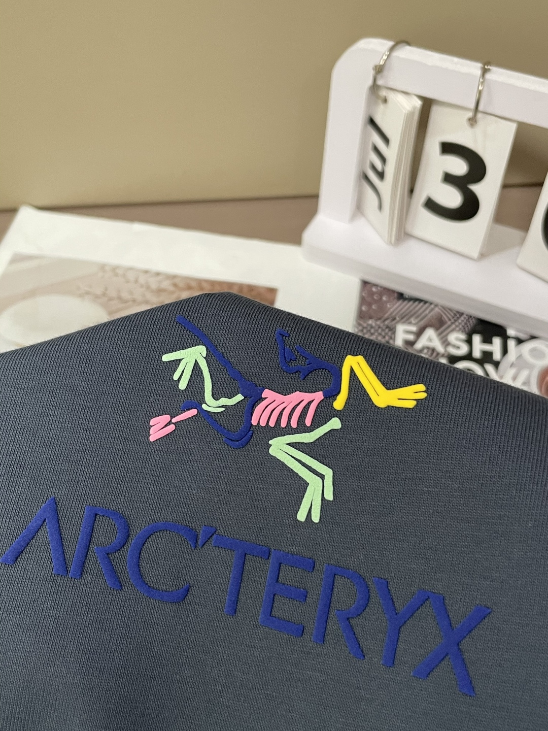 始祖鸟2026春夏款/官网同步面料采用重磅纯棉精梳棉面料，OS宽松版型，上身版型超正！日常百搭，衣橱必备