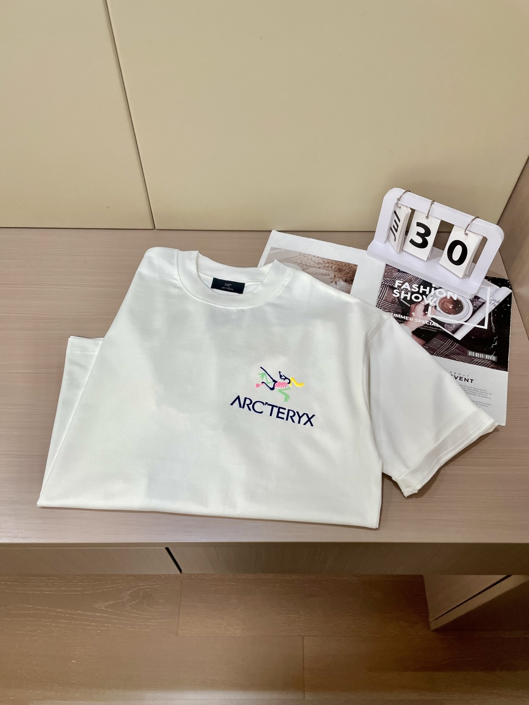 始祖鸟2026春夏款/官网同步面料采用重磅纯棉精梳棉面料，OS宽松版型，上身版型超正！日常百搭，衣橱必备