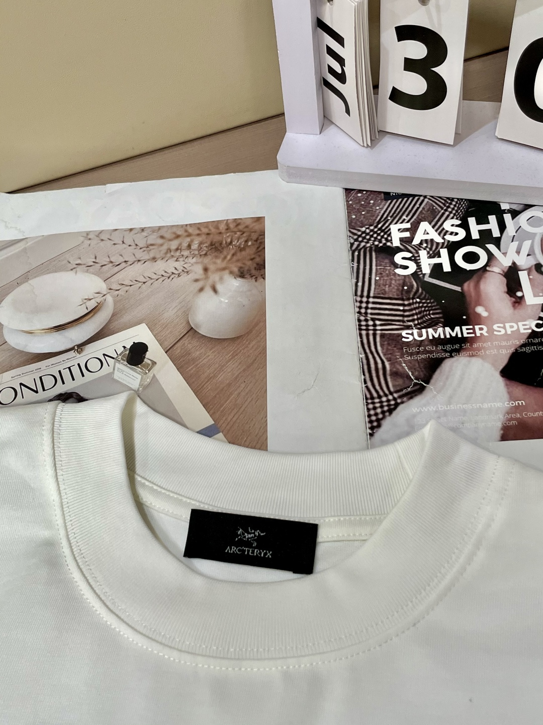 始祖鸟2026春夏款/官网同步面料采用重磅纯棉精梳棉面料，OS宽松版型，上身版型超正！日常百搭，衣橱必备