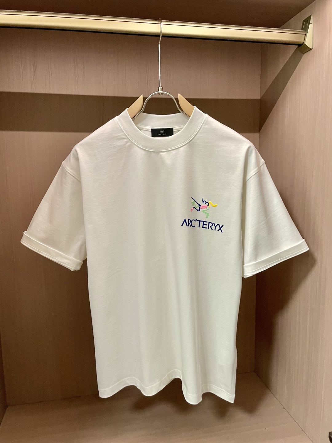 始祖鸟2026春夏款/官网同步面料采用重磅纯棉精梳棉面料，OS宽松版型，上身版型超正！日常百搭，衣橱必备