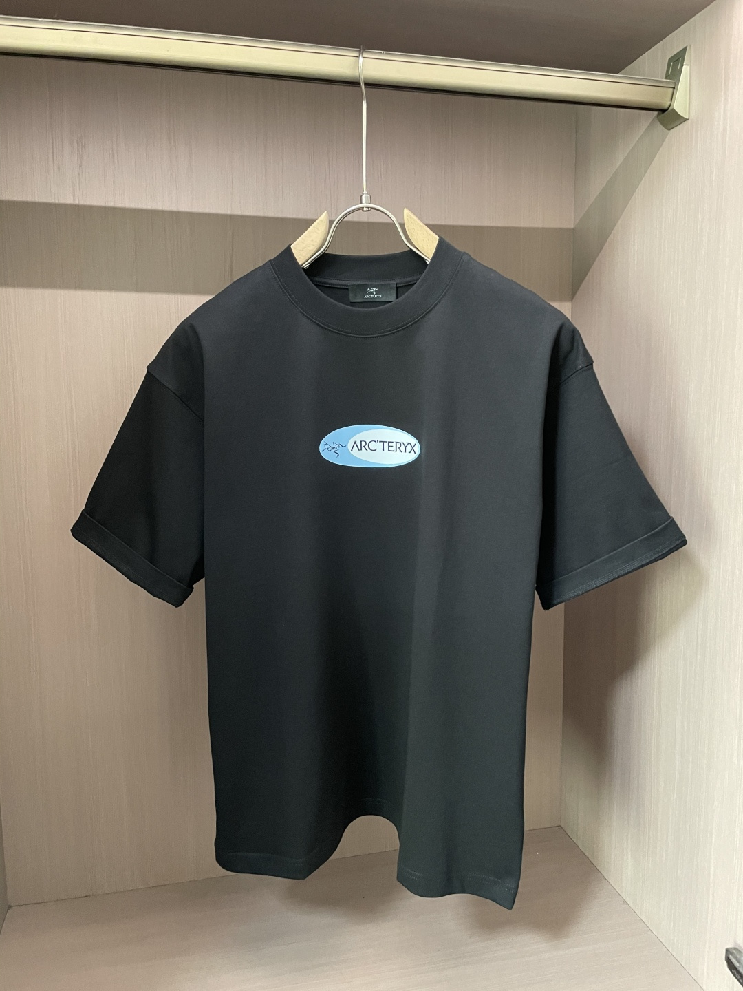 始祖鸟2026春夏款/官网同步面料采用重磅纯棉精梳棉面料，OS宽松版型，上身版型超正！日常百搭，衣橱必备