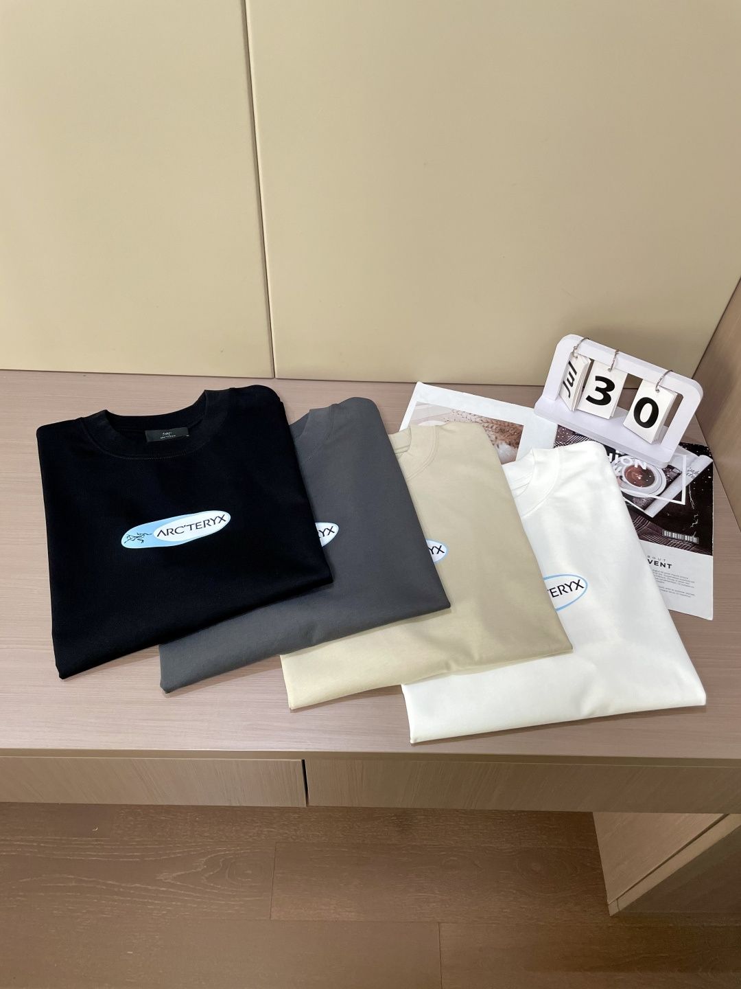 始祖鸟2026春夏款/官网同步面料采用重磅纯棉精梳棉面料，OS宽松版型，上身版型超正！日常百搭，衣橱必备