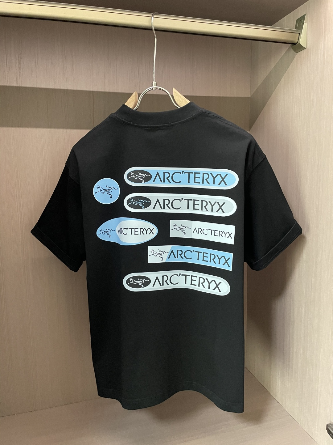 始祖鸟2026春夏款/官网同步面料采用重磅纯棉精梳棉面料，OS宽松版型，上身版型超正！日常百搭，衣橱必备