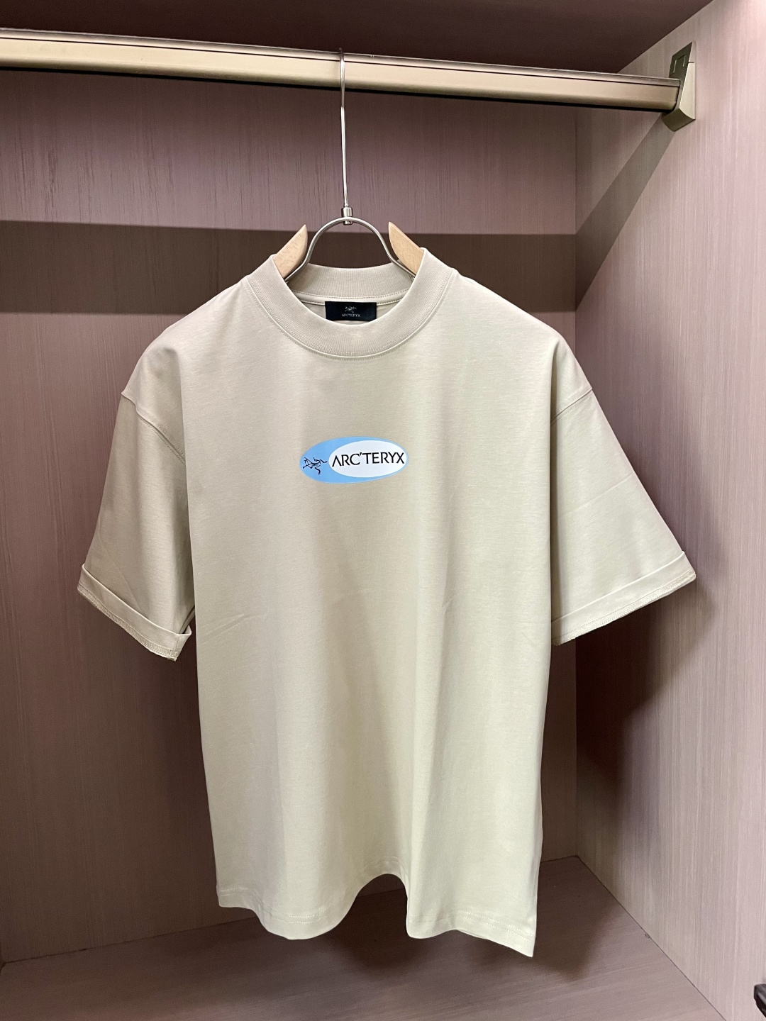 始祖鸟2026春夏款/官网同步面料采用重磅纯棉精梳棉面料，OS宽松版型，上身版型超正！日常百搭，衣橱必备