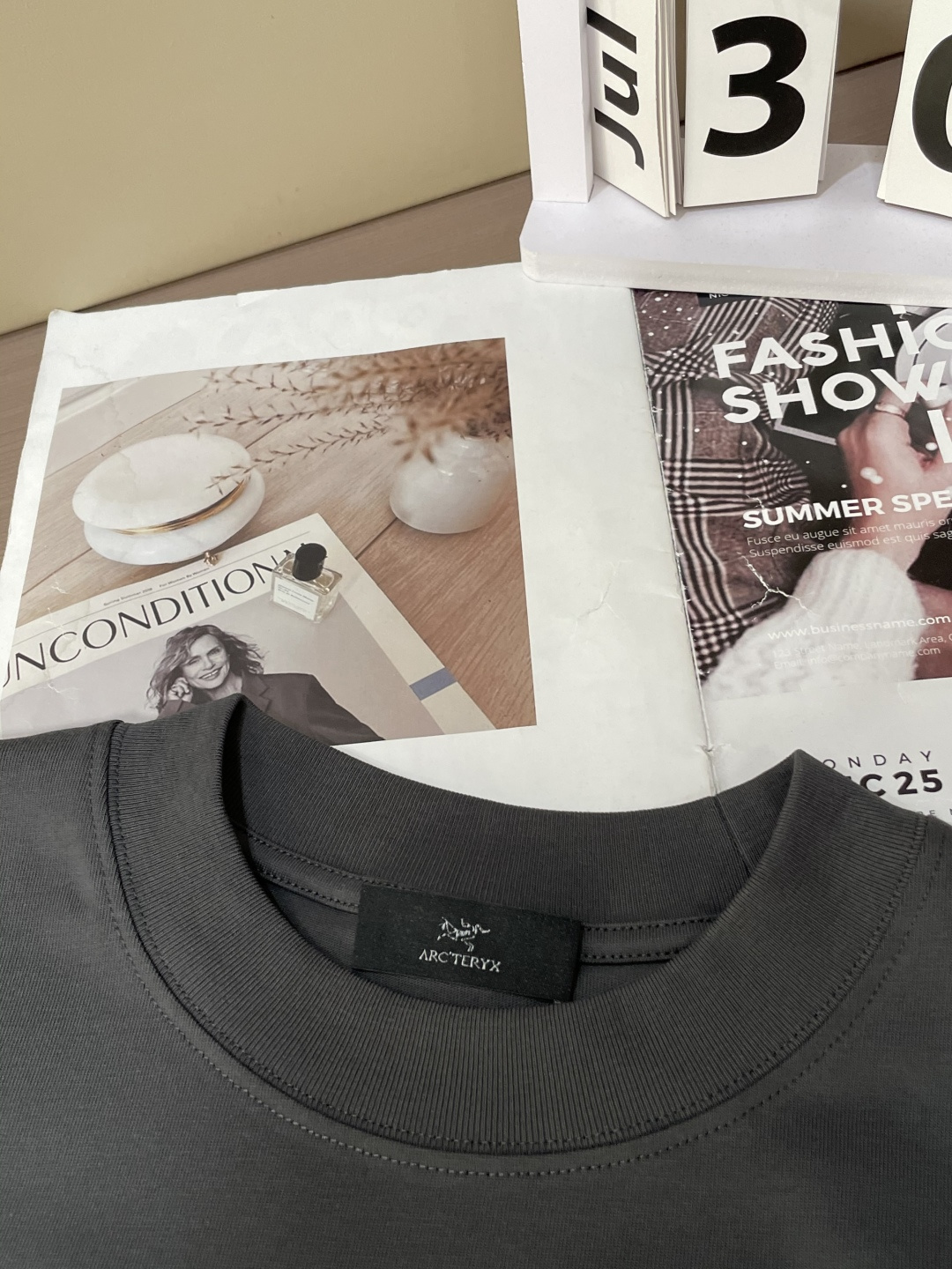 始祖鸟2026春夏款/官网同步面料采用重磅纯棉精梳棉面料，OS宽松版型，上身版型超正！日常百搭，衣橱必备