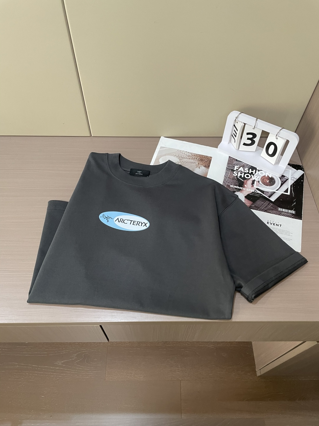 始祖鸟2026春夏款/官网同步面料采用重磅纯棉精梳棉面料，OS宽松版型，上身版型超正！日常百搭，衣橱必备