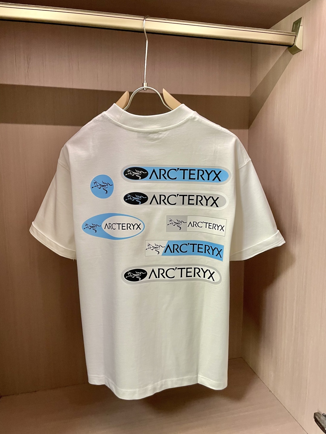 始祖鸟2026春夏款/官网同步面料采用重磅纯棉精梳棉面料，OS宽松版型，上身版型超正！日常百搭，衣橱必备