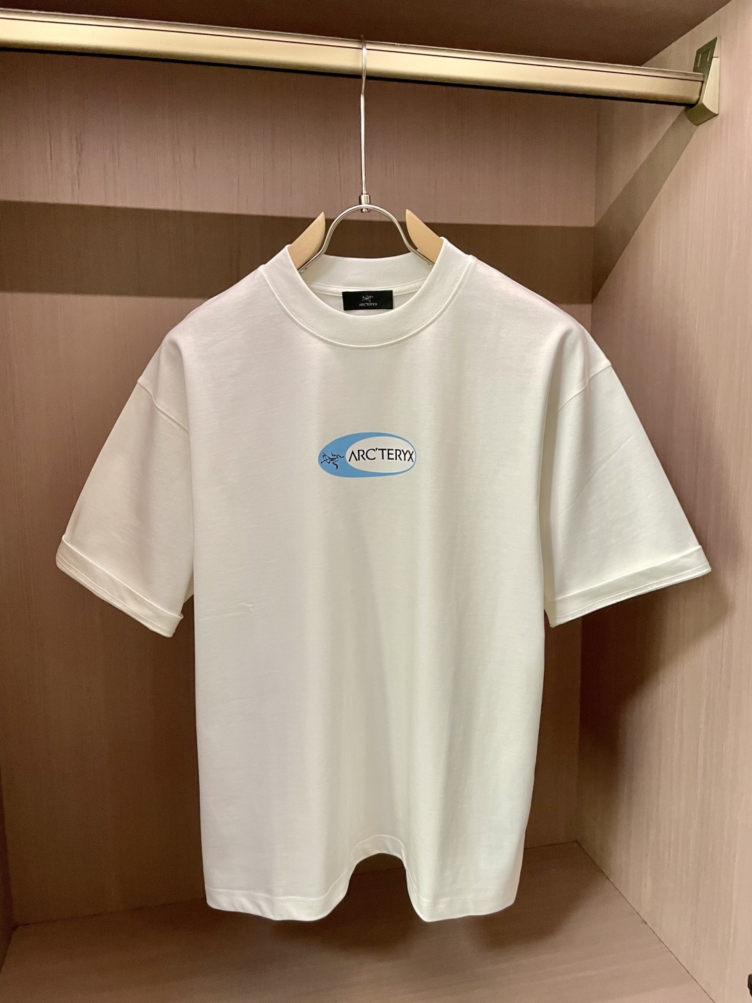 始祖鸟2026春夏款/官网同步面料采用重磅纯棉精梳棉面料，OS宽松版型，上身版型超正！日常百搭，衣橱必备