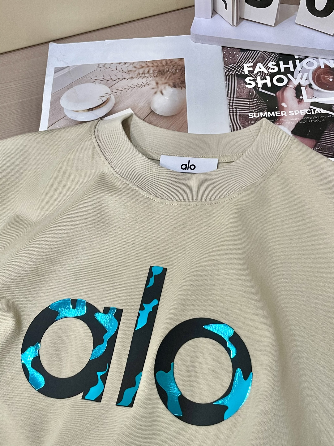 alo2026春夏款/官网同步面料采用重磅纯棉精梳棉面料，OS宽松版型，上身版型超正！日常百搭，衣橱必备