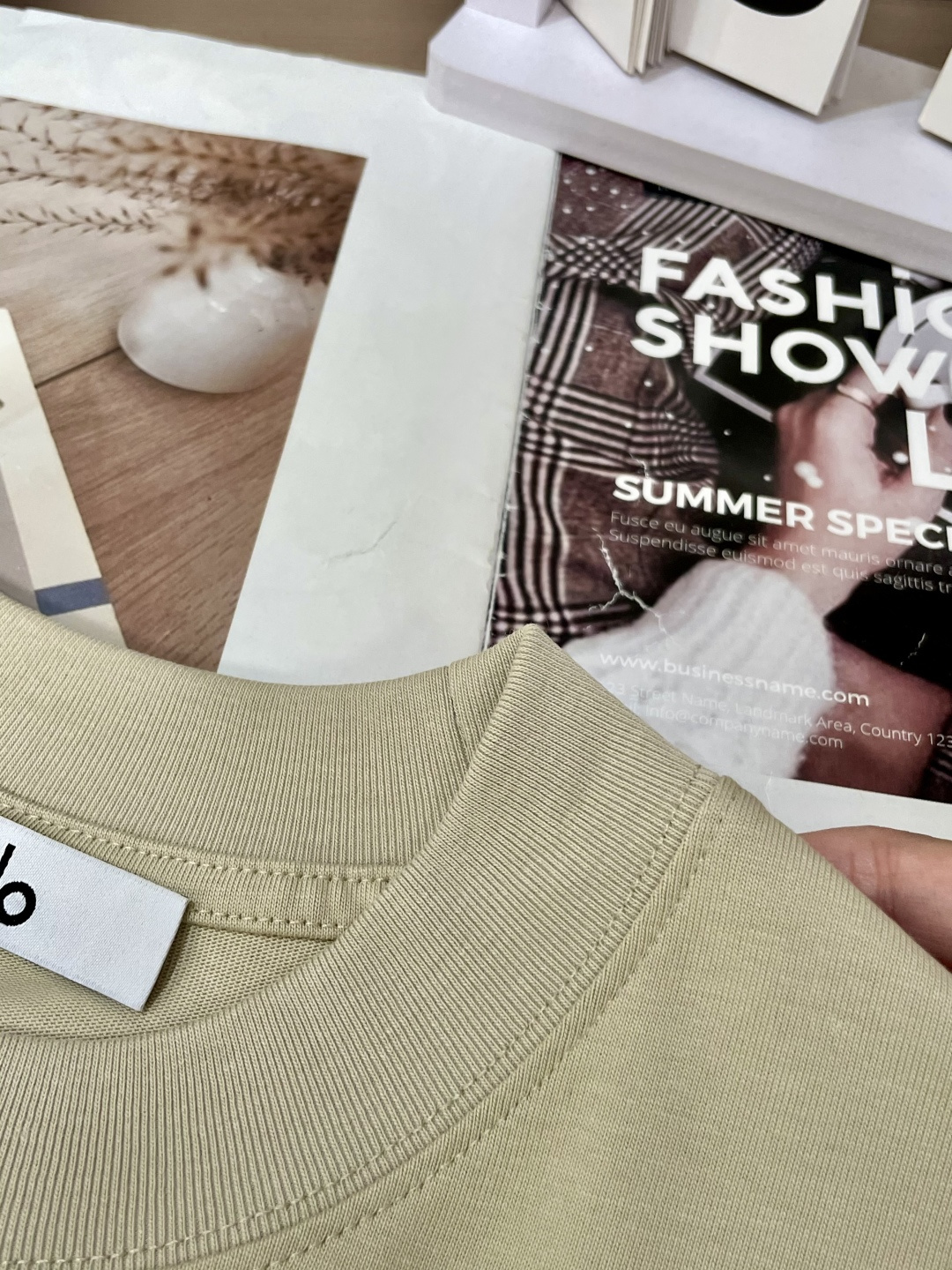 alo2026春夏款/官网同步面料采用重磅纯棉精梳棉面料，OS宽松版型，上身版型超正！日常百搭，衣橱必备