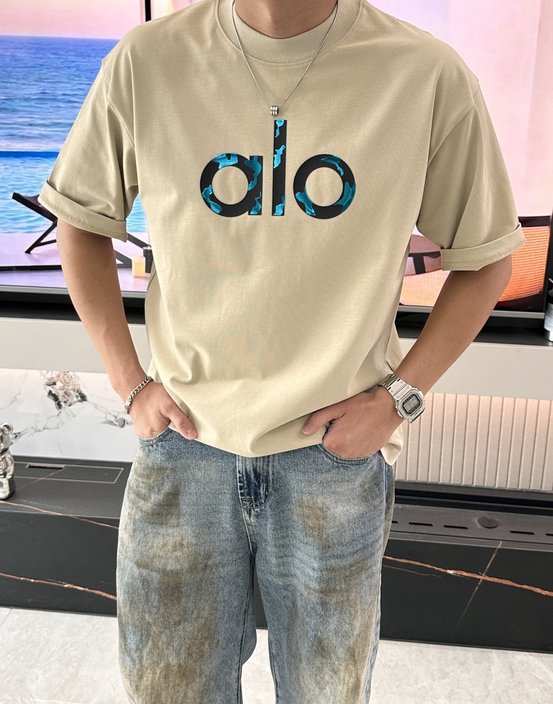 alo2026春夏款/官网同步面料采用重磅纯棉精梳棉面料，OS宽松版型，上身版型超正！日常百搭，衣橱必备