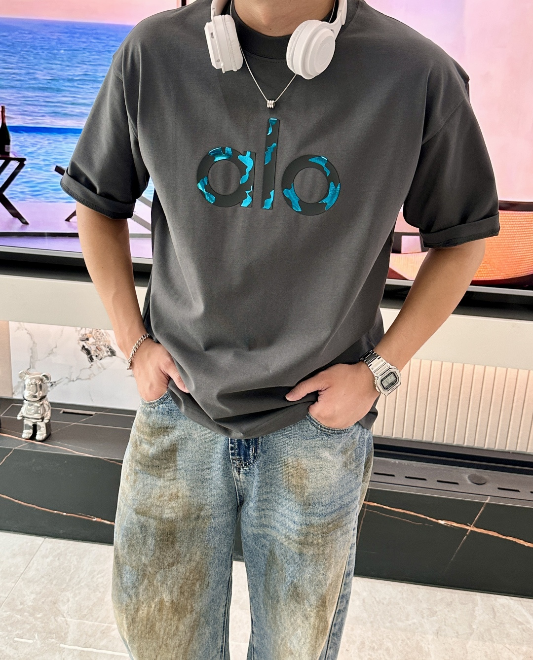 alo2026春夏款/官网同步面料采用重磅纯棉精梳棉面料，OS宽松版型，上身版型超正！日常百搭，衣橱必备