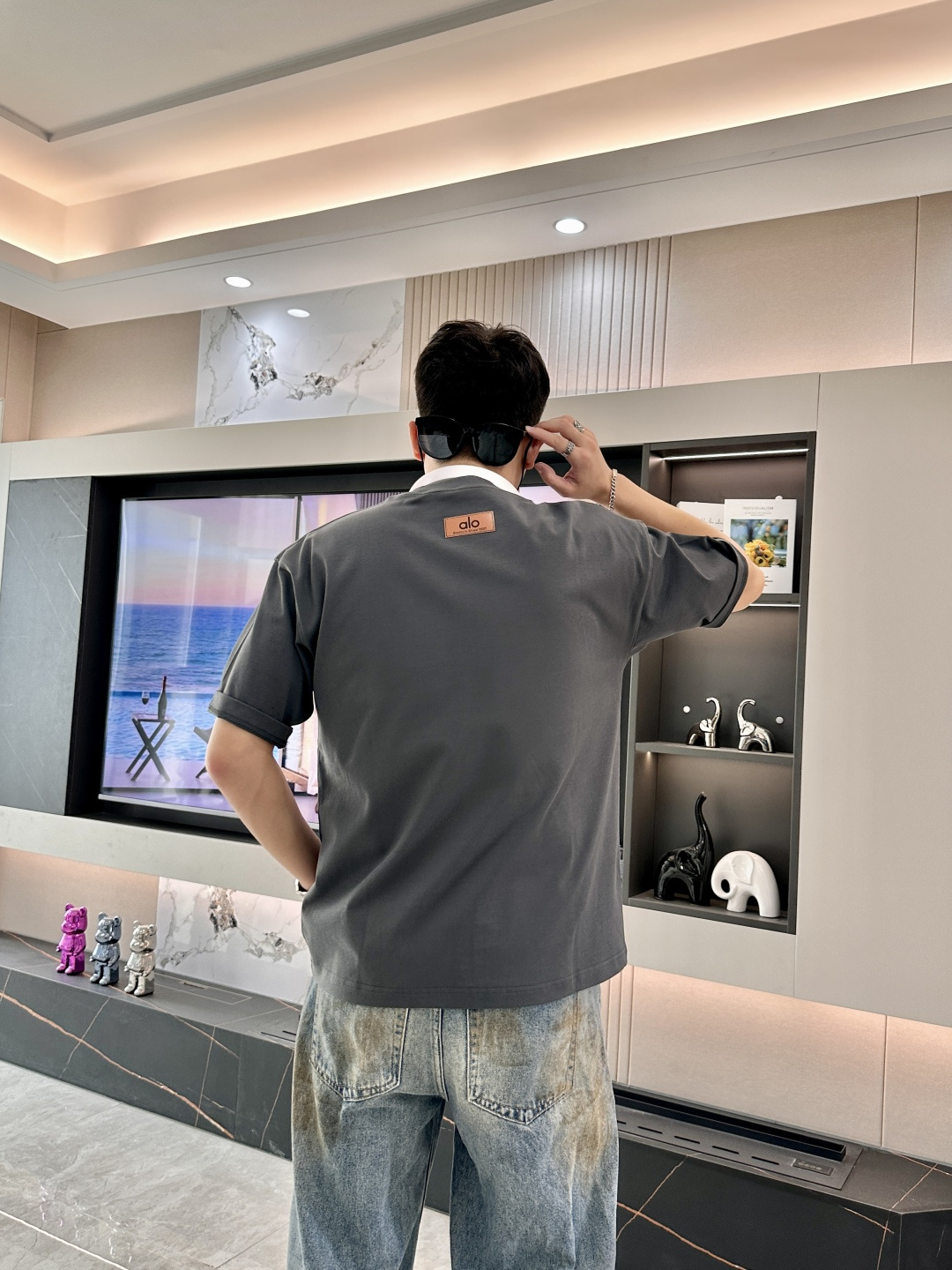 alo2026春夏款/官网同步面料采用重磅纯棉精梳棉面料，OS宽松版型，上身版型超正！日常百搭，衣橱必备