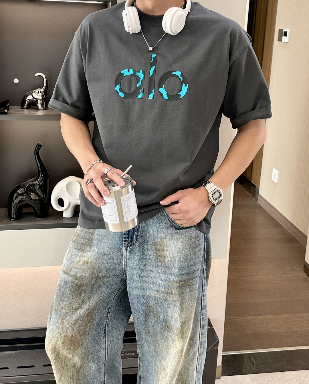 alo2026春夏款/官网同步面料采用重磅纯棉精梳棉面料，OS宽松版型，上身版型超正！日常百搭，衣橱必备