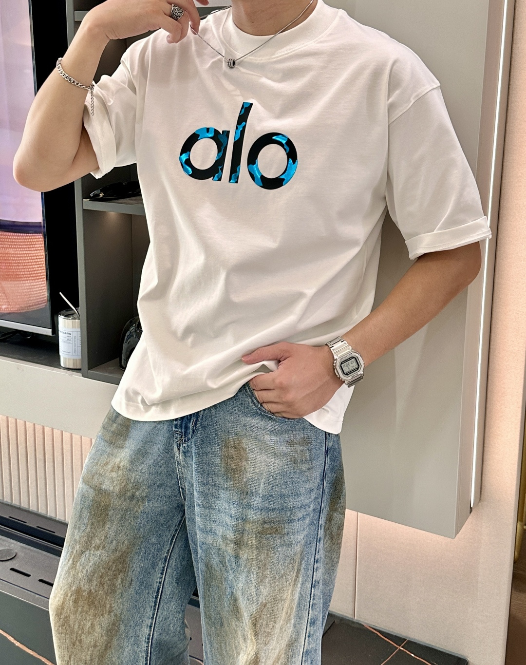 alo2026春夏款/官网同步面料采用重磅纯棉精梳棉面料，OS宽松版型，上身版型超正！日常百搭，衣橱必备