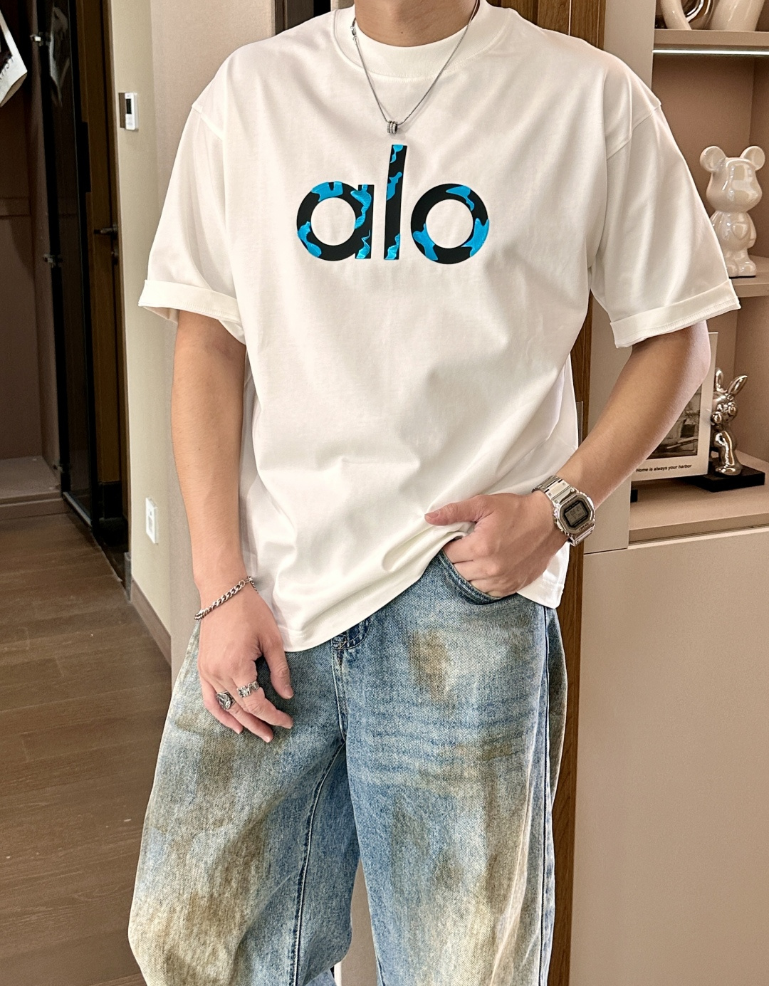 alo2026春夏款/官网同步面料采用重磅纯棉精梳棉面料，OS宽松版型，上身版型超正！日常百搭，衣橱必备