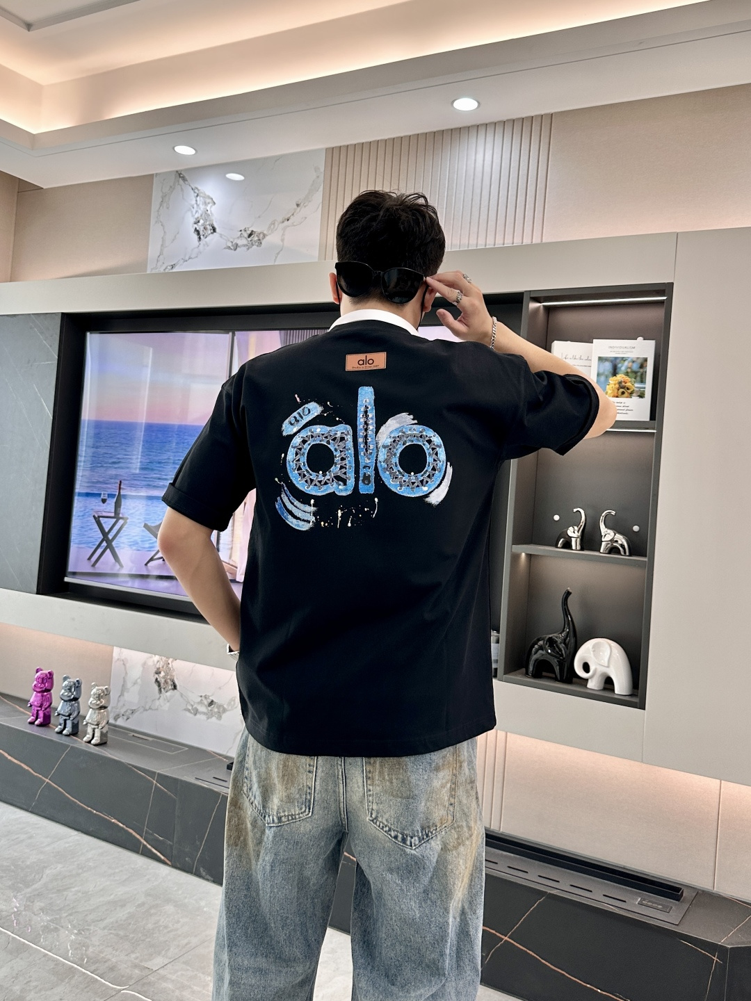 alo2026春夏款/官网同步面料采用重磅纯棉精梳棉面料，OS宽松版型，上身版型超正！日常百搭，衣橱必备