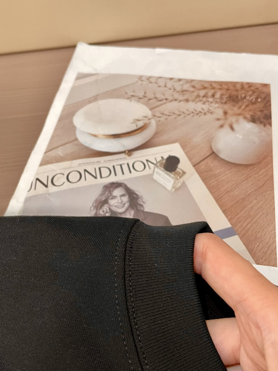 alo2026春夏款/官网同步面料采用重磅纯棉精梳棉面料，OS宽松版型，上身版型超正！日常百搭，衣橱必备