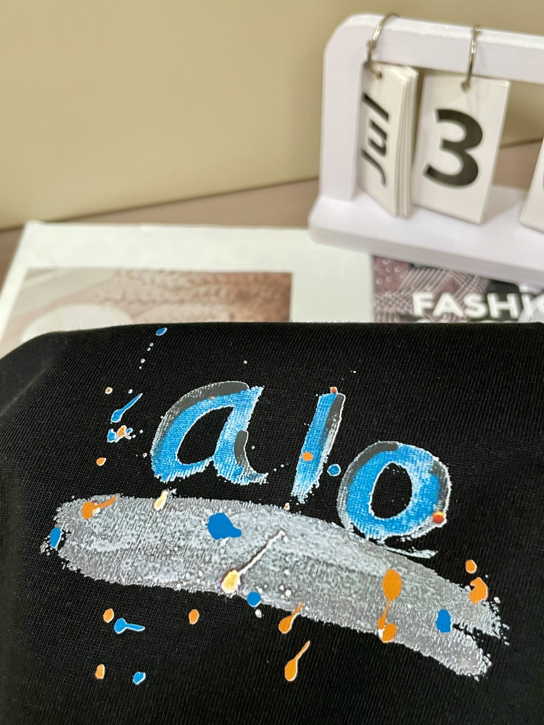 alo2026春夏款/官网同步面料采用重磅纯棉精梳棉面料，OS宽松版型，上身版型超正！日常百搭，衣橱必备