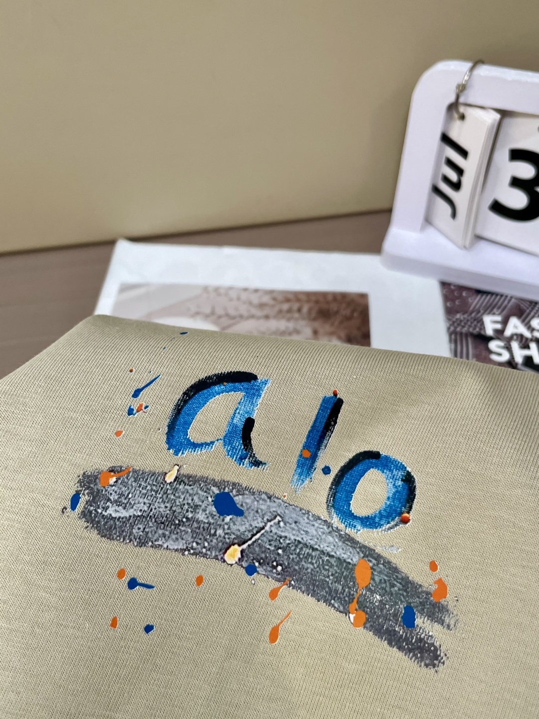 alo2026春夏款/官网同步面料采用重磅纯棉精梳棉面料，OS宽松版型，上身版型超正！日常百搭，衣橱必备