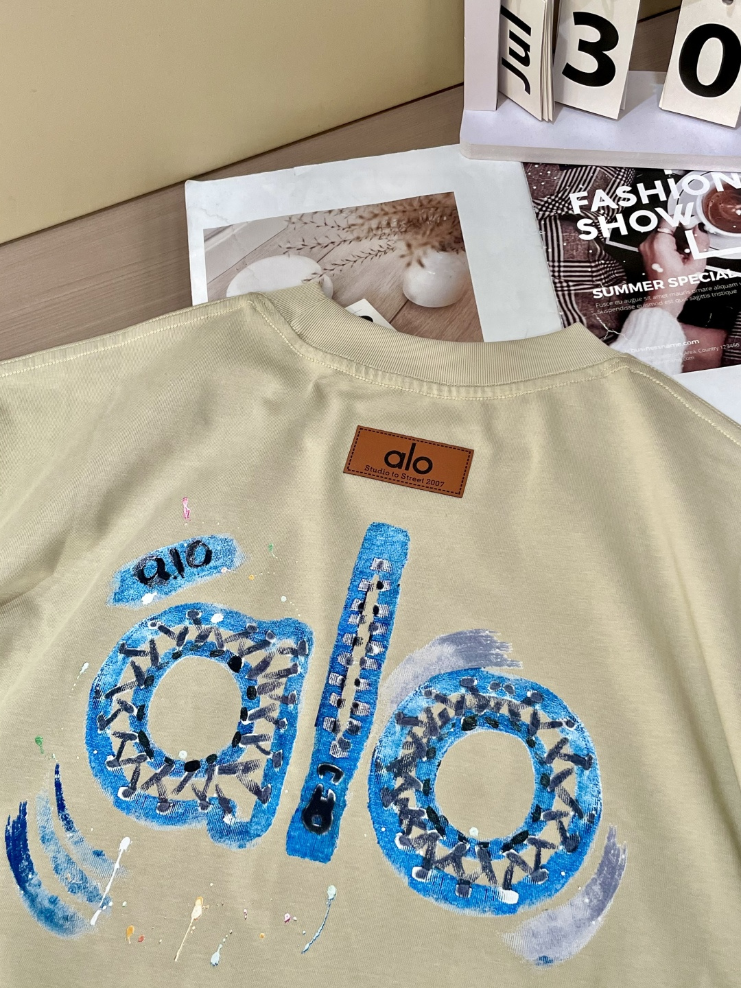 alo2026春夏款/官网同步面料采用重磅纯棉精梳棉面料，OS宽松版型，上身版型超正！日常百搭，衣橱必备