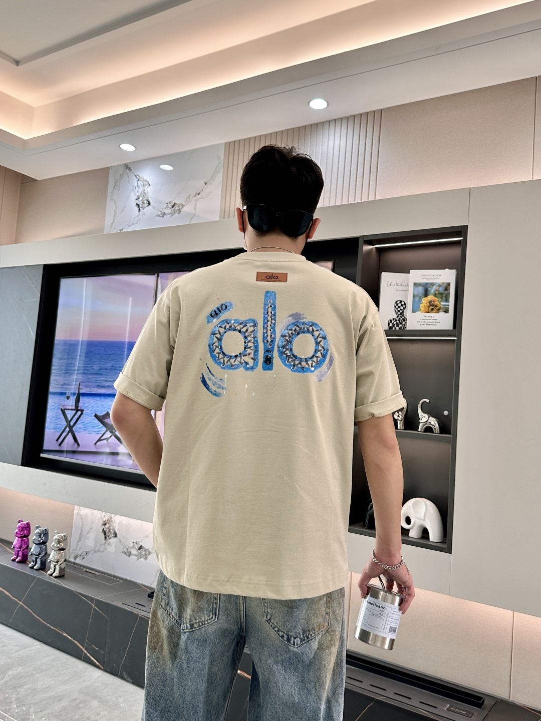 alo2026春夏款/官网同步面料采用重磅纯棉精梳棉面料，OS宽松版型，上身版型超正！日常百搭，衣橱必备