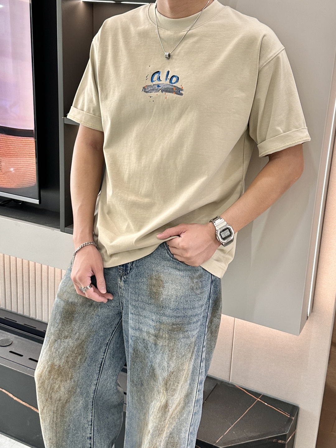 alo2026春夏款/官网同步面料采用重磅纯棉精梳棉面料，OS宽松版型，上身版型超正！日常百搭，衣橱必备