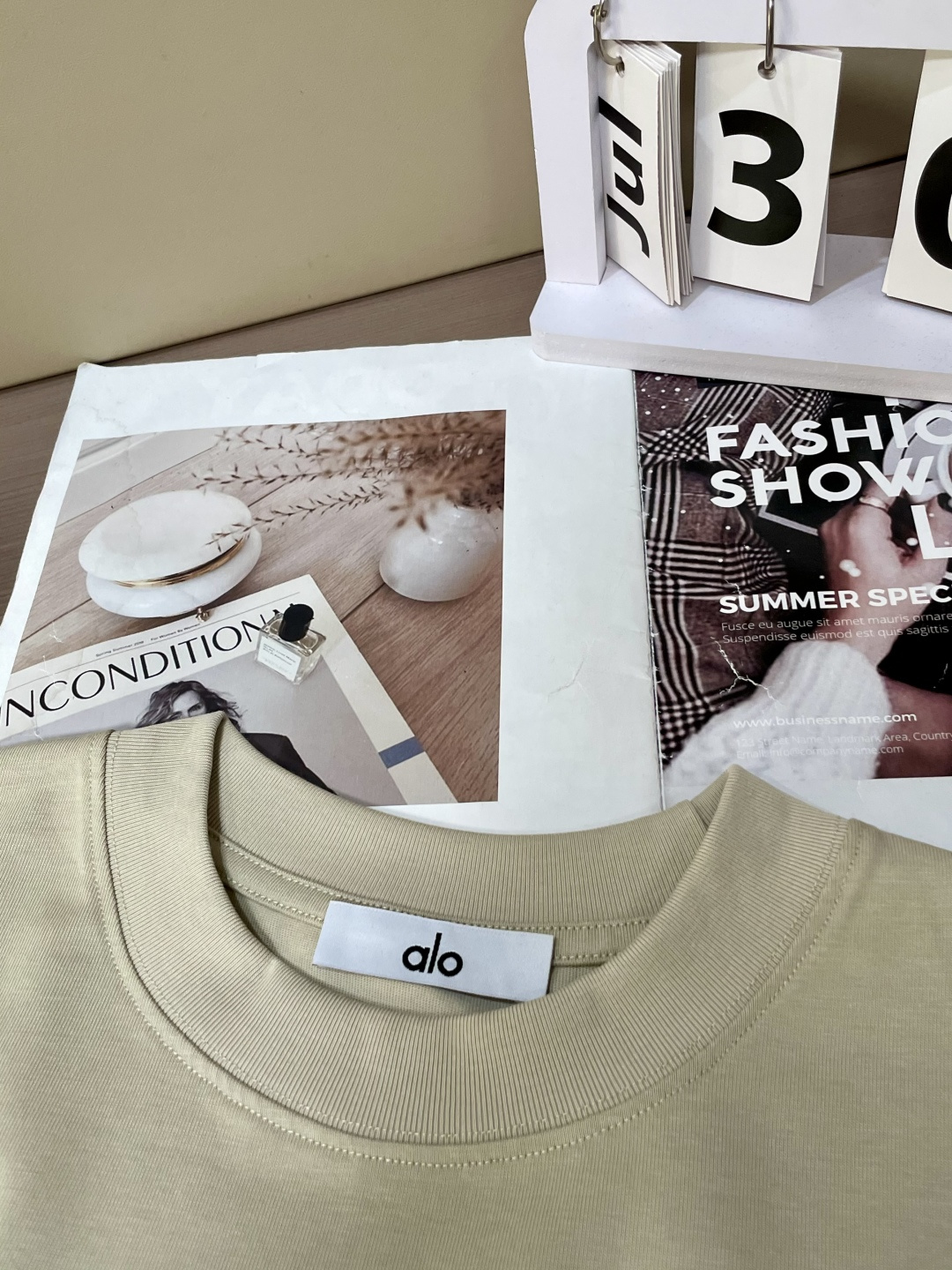 alo2026春夏款/官网同步面料采用重磅纯棉精梳棉面料，OS宽松版型，上身版型超正！日常百搭，衣橱必备