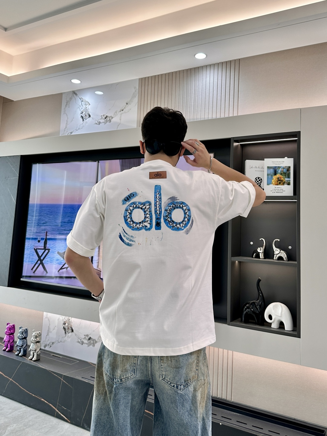 alo2026春夏款/官网同步面料采用重磅纯棉精梳棉面料，OS宽松版型，上身版型超正！日常百搭，衣橱必备