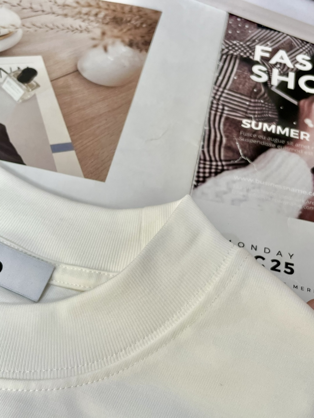 alo2026春夏款/官网同步面料采用重磅纯棉精梳棉面料，OS宽松版型，上身版型超正！日常百搭，衣橱必备