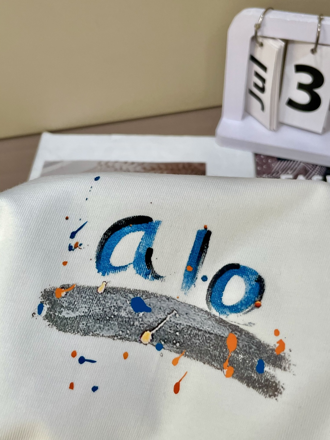 alo2026春夏款/官网同步面料采用重磅纯棉精梳棉面料，OS宽松版型，上身版型超正！日常百搭，衣橱必备