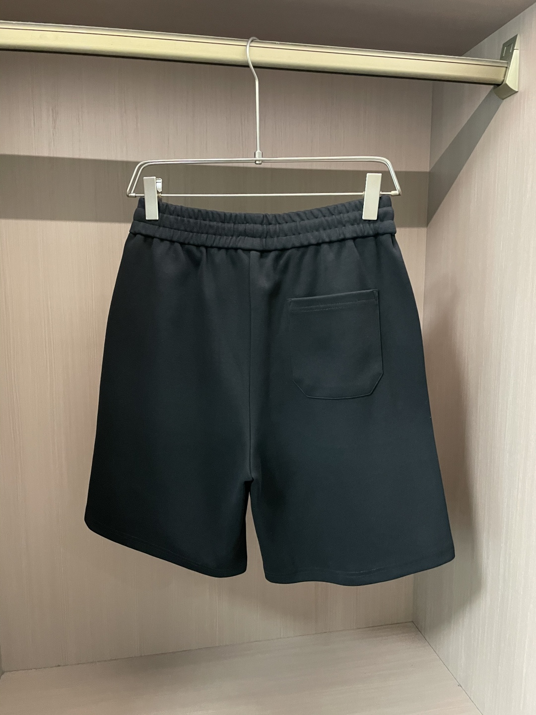 
Gucc  圆领短袖短裤套装 半袖套装顶级版本贸易公司渠道订单，海外精品独家限定发售，经典即永恒，入手