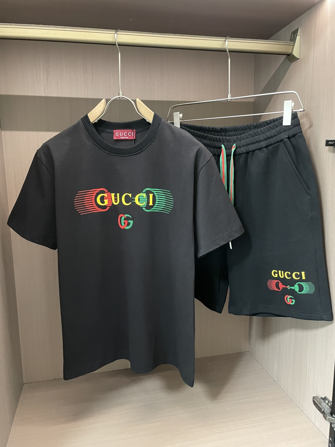 
Gucc  圆领短袖短裤套装 半袖套装顶级版本贸易公司渠道订单，海外精品独家限定发售，经典即永恒，入手