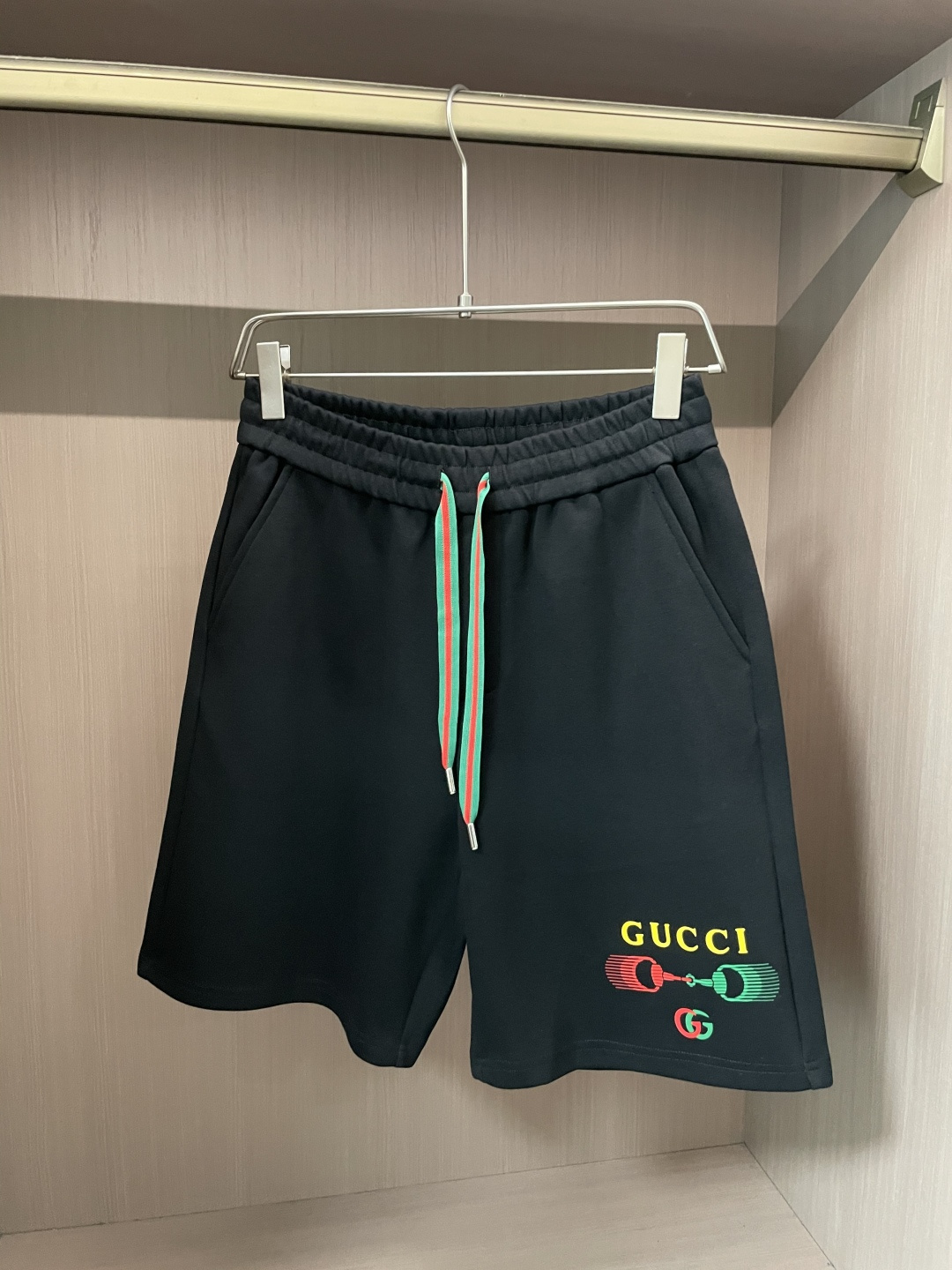 
Gucc  圆领短袖短裤套装 半袖套装顶级版本贸易公司渠道订单，海外精品独家限定发售，经典即永恒，入手