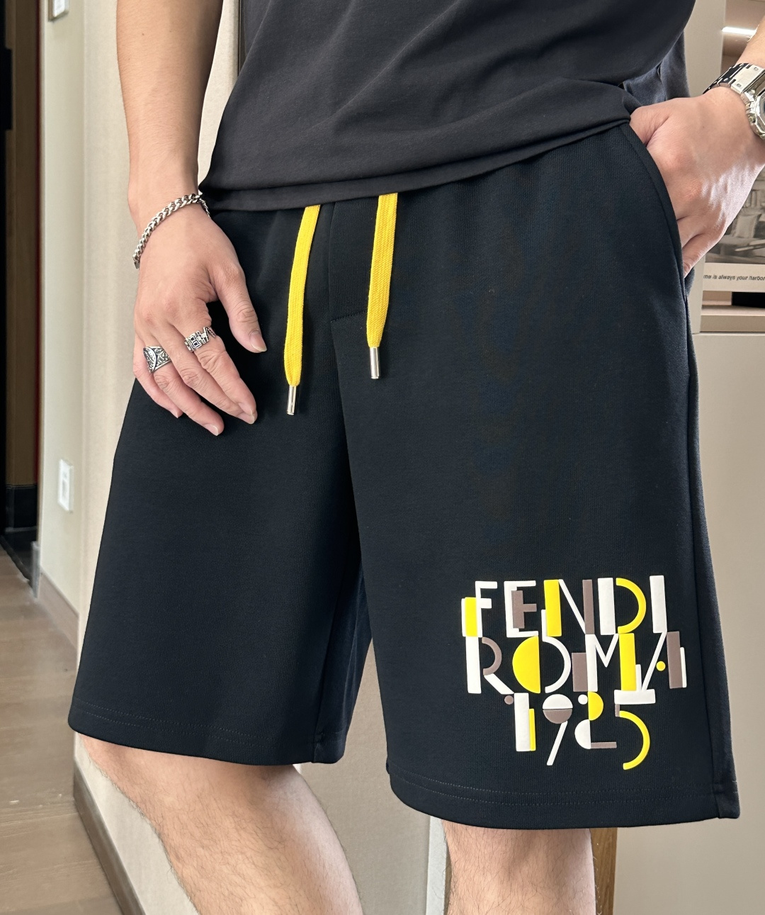 
FD  圆领短袖短裤套装 半袖套装顶级版本贸易公司渠道订单，海外精品独家限定发售，经典即永恒，入手绝对