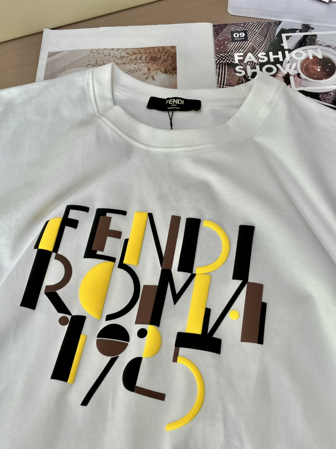 
FD  圆领短袖短裤套装 半袖套装顶级版本贸易公司渠道订单，海外精品独家限定发售，经典即永恒，入手绝对