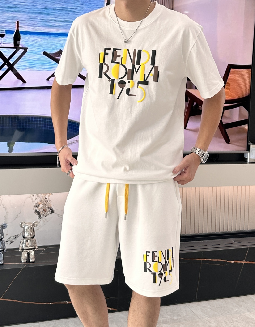 NO:509925,FD round neck short sleeve short sleeve shorts suit, top version of half sleeve set, trading company channel order, exclusive limited overseas quality, classic is eternal, absolutely worth buying!  This type of suit is also a must-have for lazy people. You don’t have to think about how to match it, just do it easily!  Custom-made fabrics are provided with smooth touch, but they are crisp and stylish, with a full texture on the upper body!  The overall style is simple and generous without losing style, with a strong sense of upper body, absolutely at the forefront of fashion, very comfortable to wear, no need to say much about the style and cutting of pants, the upper body is exquisite and vivid, and the truly palace-level casual pants can be competent for various occasions whether they are sports or casual. It is worth recommending Amway, and roaring recommendation!  !  /1 set (not sold) Top size M-XXXL Short size M-3XL, shorts, T-shirt, alexander wang19860909FD 圆领短袖短裤套装 半袖套装顶级版本贸易公司渠道订单,海外精品独家限定发售,经典即永恒,入手绝对值的！这种类型的套装也是懒人必备的一套,不用想怎么搭配,直接一套轻松搞定！客供定制面料,触感顺滑,却又挺括有型,上身质感十足！ 整体简洁大方而不失格调,上身感极强,绝对走在时尚最前端,穿着非常舒适,裤型款式和裁剪亦无需多言,上身精致跃然,真正殿堂级的休闲裤,无论是运动还是休闲时候都能胜任各种场合,值得安利,咆哮推荐！！ /1套（不拆卖) 上衣尺码M-XXXL 短裤尺码M-3XL,,shorts,T-shirt,alexander wang,Men's clothing