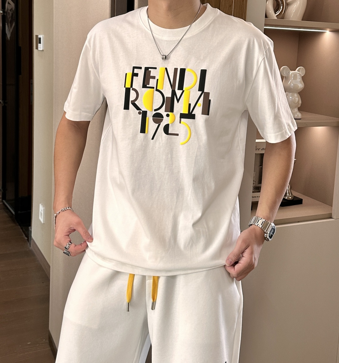 
FD  圆领短袖短裤套装 半袖套装顶级版本贸易公司渠道订单，海外精品独家限定发售，经典即永恒，入手绝对