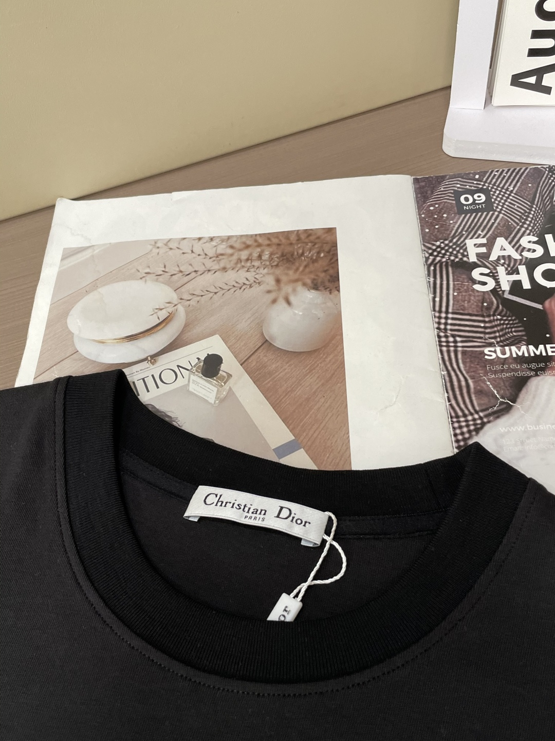 
Dior 圆领短袖短裤套装 半袖套装顶级版本贸易公司渠道订单，海外精品独家限定发售，经典即永恒，入手绝